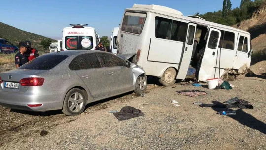 Elazığ'da Feci Kaza 17 yaralı