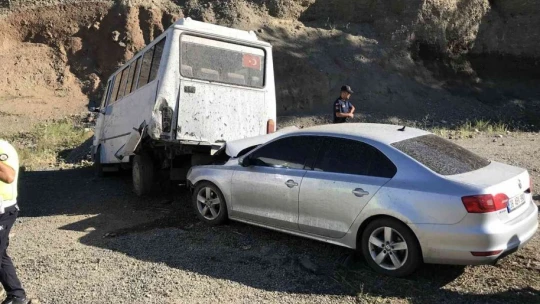 Elazığ'da Feci Kaza 17 yaralı