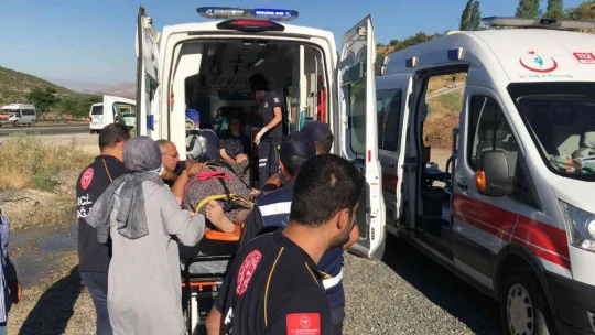 Elazığ'da Feci Kaza 17 yaralı