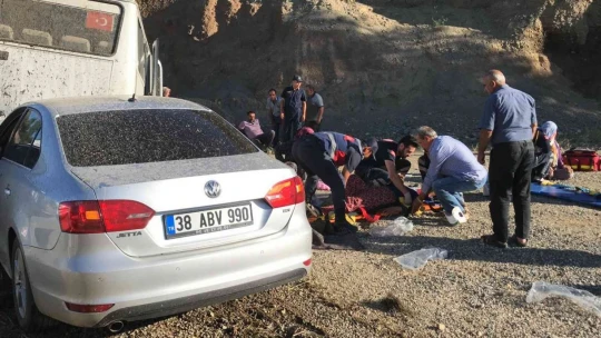 Elazığ'da Feci Kaza 17 yaralı
