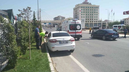 Otomobilin çarptığı yaya yaralandı
