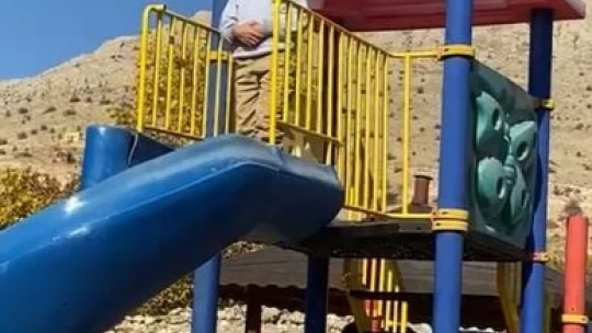 Oyun oynamayı bırakıp kaydırak üzerinde namaz kılan çocuk İHA'ya konuştu