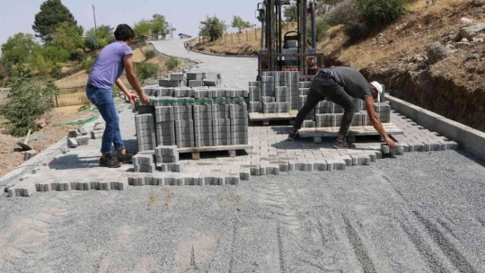 Palu'da asfalt bakım onarım ve yol genişletme çalışmaları