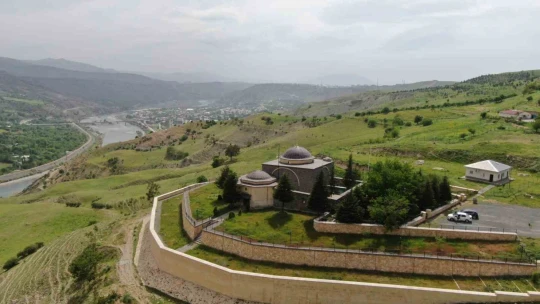 Palu'nun Osmanlıya kazandırılmasında büyük rol oynadı, türbesi yıllara meydan okuyor