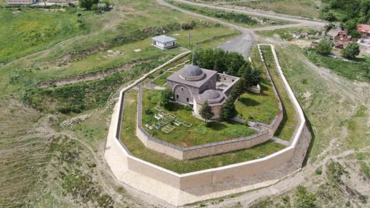 Palu'nun Osmanlıya kazandırılmasında büyük rol oynadı, türbesi yıllara meydan okuyor