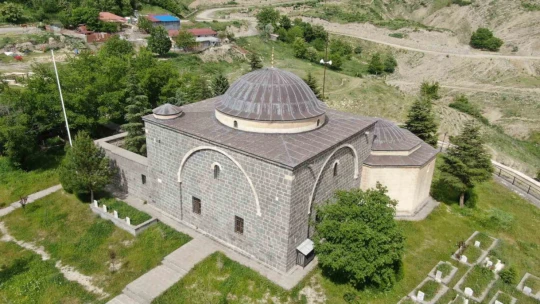 Palu'nun Osmanlıya kazandırılmasında büyük rol oynadı, türbesi yıllara meydan okuyor