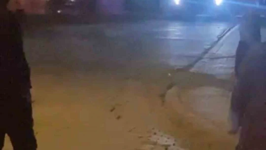 Park halindeki araç alev alev yandı