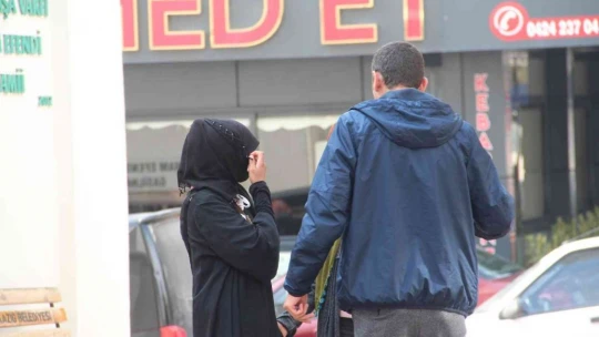 Pirincin içinden taş ayıklar gibi para ayıkladılar