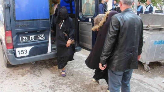 Pirincin içinden taş ayıklar gibi para ayıkladılar