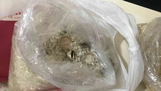 Pirincin içinden taş ayıklar gibi para ayıkladılar