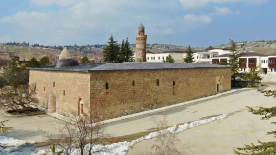 Pisa Kulesi'nden daha eğik olan 870 yıllık tarihi Eğri Minare, 3 büyük depremde de ayakta kaldı