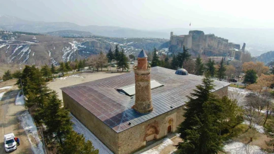 Pisa Kulesi'nden daha eğik olan 870 yıllık tarihi Eğri Minare, 3 büyük depremde de ayakta kaldı
