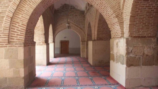Pisa Kulesi'nden daha eğik olan 870 yıllık tarihi Eğri Minare, 3 büyük depremde de ayakta kaldı