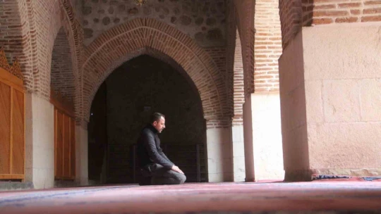 Pisa Kulesi'nden daha eğik olan 870 yıllık tarihi Eğri Minare, 3 büyük depremde de ayakta kaldı