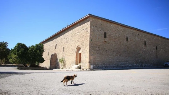 Pisa kulesinden daha eğik olan tarihi eğri minare ilk günkü ihtişamını koruyor
