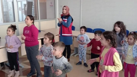 Psiko-sosyal destek ekiplerinden depremzede çocuklara yönelik etkinlik