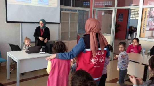 Psiko-sosyal destek ekiplerinden depremzede çocuklara yönelik etkinlik