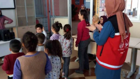 Psiko-sosyal destek ekiplerinden depremzede çocuklara yönelik etkinlik