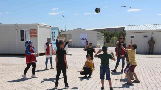 Psikososyal ekibi, Ahıska Türklerini biran olsun yalnız bırakmıyor