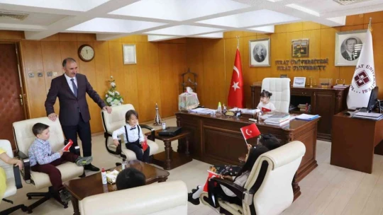 Rektör Prof. Dr. Göktaş koltuğunu çocuklara devretti
