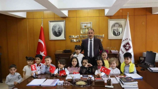 Rektör Prof. Dr. Göktaş koltuğunu çocuklara devretti