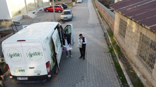 İHH İnsani Yardım Derneği İlçelerde Yardımlarını Sürdürüyor