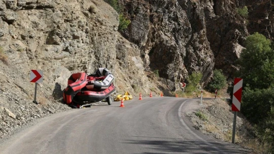 Römorka bağlı rafting botu devrildi: 2'si ağır 4 yaralı