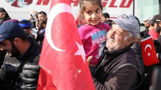 Rusya sınırından tahliye edilen ve 4 çocuğuna kavuşan Ahıska Türkü anne: 'Erdoğan babamdan Allah razı olsun'