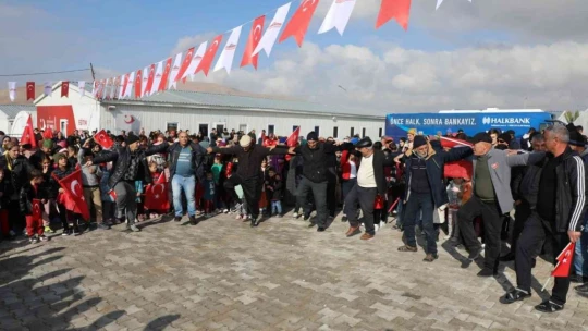 Rusya sınırından tahliye edilen ve 4 çocuğuna kavuşan Ahıska Türkü anne: 'Erdoğan babamdan Allah razı olsun'
