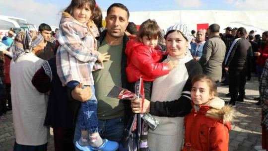 Rusya sınırından tahliye edilen ve 4 çocuğuna kavuşan Ahıska Türkü anne: 'Erdoğan babamdan Allah razı olsun'