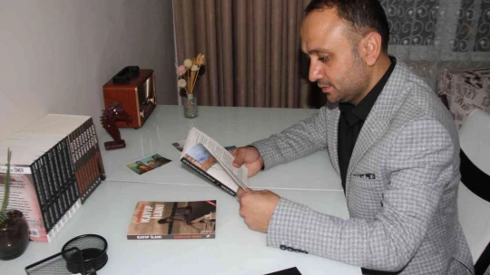 Sağ kolundan kemoterapi gördü, sol koluyla yazmaya devam etti