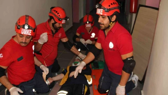 Sağlıkçılar bu kez arkadaşlarını kurtarmak için seferber oldu