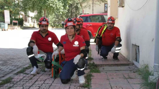 Sağlıkçılar bu kez arkadaşlarını kurtarmak için seferber oldu