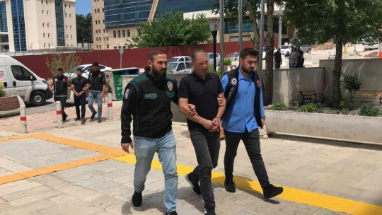 Salça bidonu içinde uyuşturucu sevkiyatı 'Nina'dan kaçmadı: 2 gözaltı