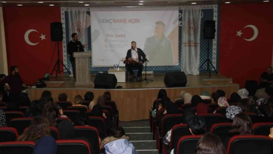 Sanatçı Metin Şentürk, üniversite öğrencilerini hem eğlendirdi hem de hayat tecrübelerini paylaştı