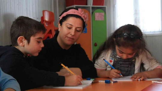 Savaşın çocukları, eğitimlerini Elazığ'da sürdürüyor