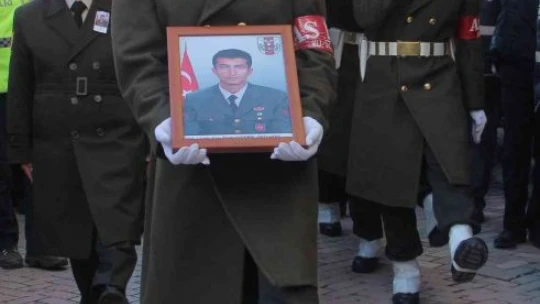 Şehit annesi oğlu için türkü yazdı, dinleyenler duygulandı