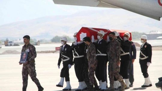 Şehit Cihat Şahin'in naaşı memleketi Elazığ'a getirildi
