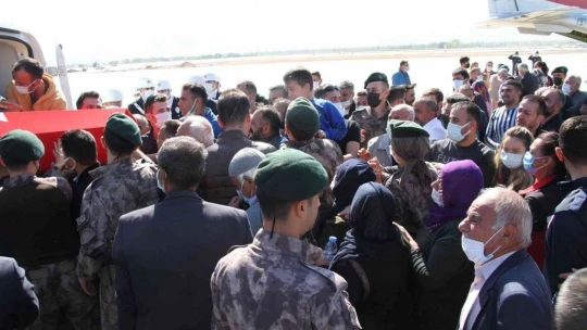 Şehit Cihat Şahin'in naaşı memleketi Elazığ'a getirildi