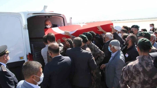 Şehit Cihat Şahin'in naaşı memleketi Elazığ'a getirildi