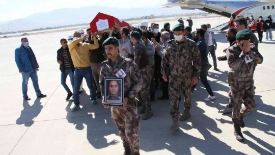 Şehit Cihat Şahin'in naaşı memleketi Elazığ'a getirildi