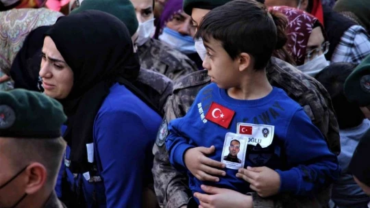 Şehit Cihat Şahin memleketi Elazığ'da son yolculuğuna uğurlandı