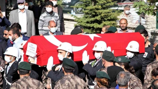Şehit Cihat Şahin memleketi Elazığ'da son yolculuğuna uğurlandı