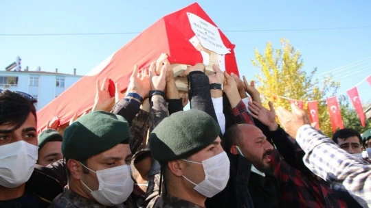 Şehit Cihat Şahin memleketi Elazığ'da son yolculuğuna uğurlandı