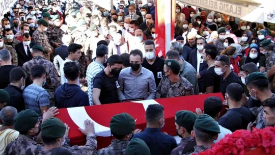 Şehit Cihat Şahin memleketi Elazığ'da son yolculuğuna uğurlandı