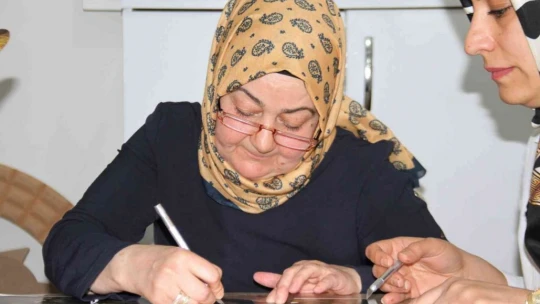 Şehit oğlunun fotoğrafını yapmak için rölyef sanatına başladı