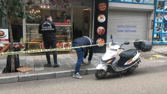 Şehrin göbeğinde silahlı çatışma: 2 yaralı