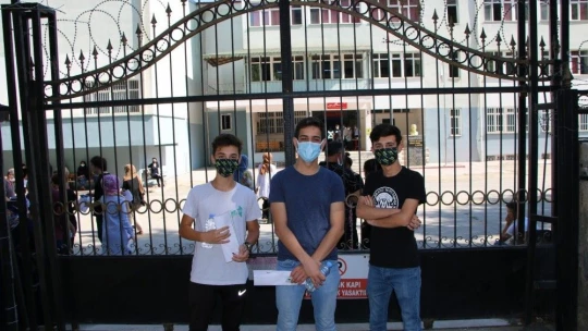 Sınava 1 dakika geç kaldı, bir yılı gitti