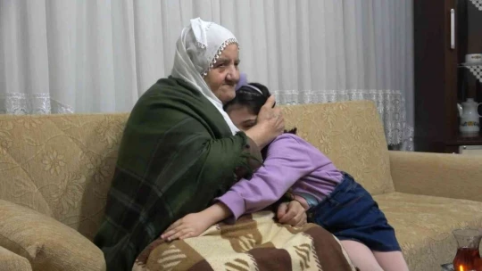 Şivesiyle bir şehri kendine hayran bıraktı: 86'lık Raife nine sosyal medyanın yeni fenomeni oldu
