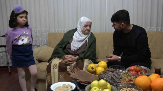 Şivesiyle bir şehri kendine hayran bıraktı: 86'lık Raife nine sosyal medyanın yeni fenomeni oldu